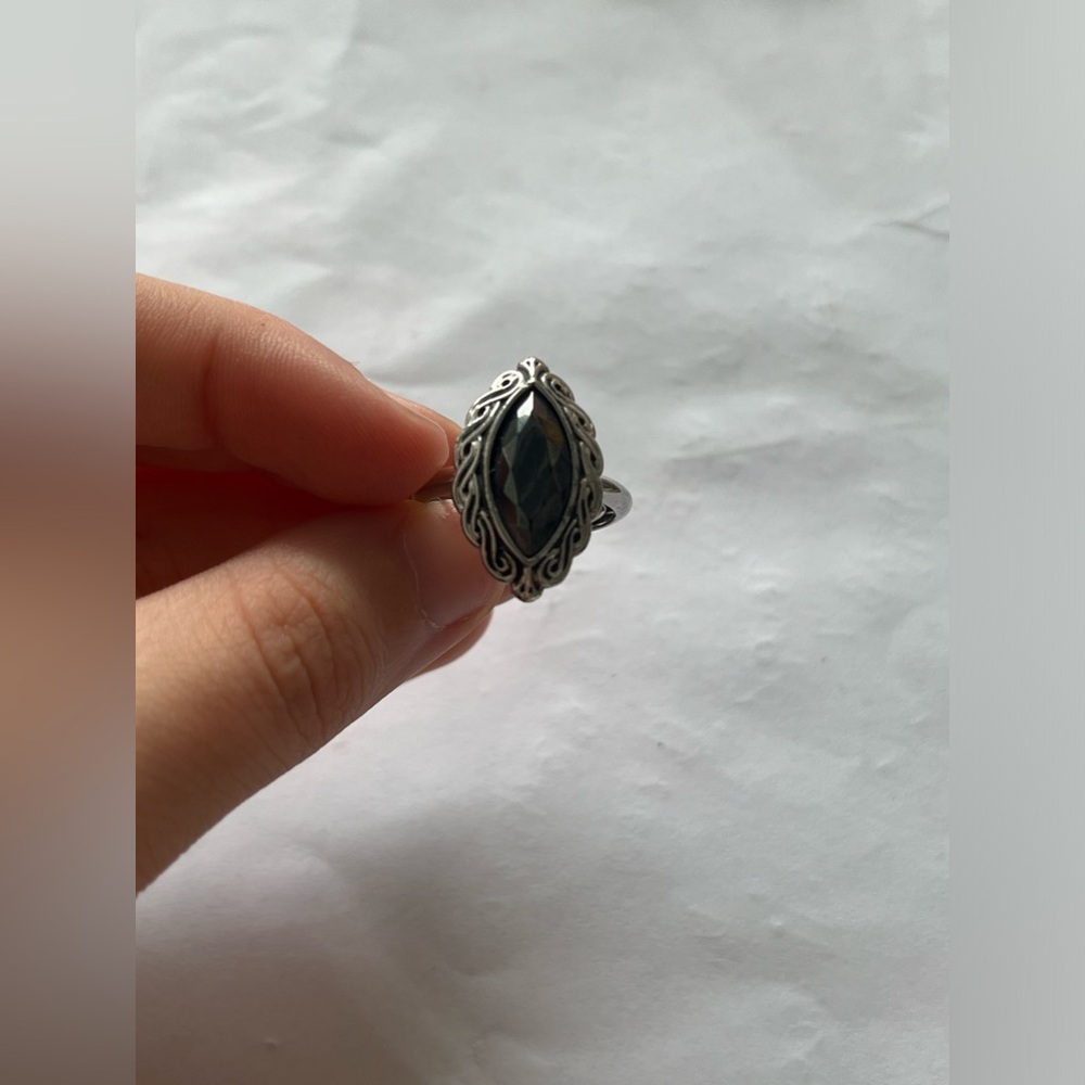 Avon vintage black onyx ring